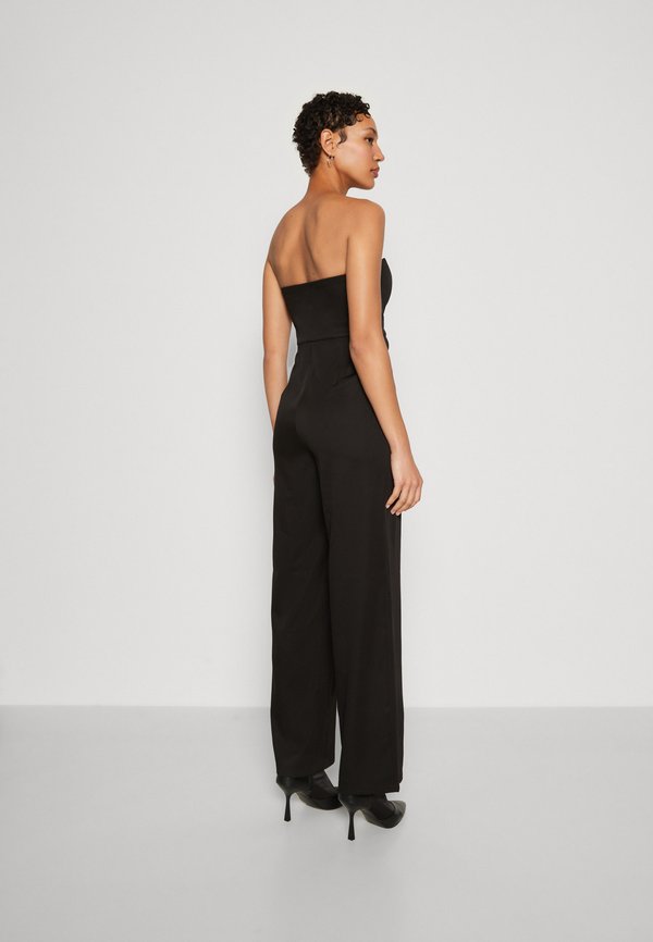 NA-KD DEEP NECKLINE