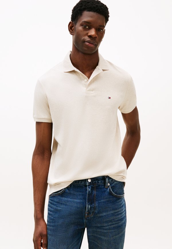 Tommy Hilfiger REGULAR FIT FLAG EMBROIDERY POLO SHIRT - Polo shirt - heathered oatmilk