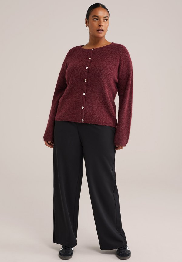 WE Fashion CURVE