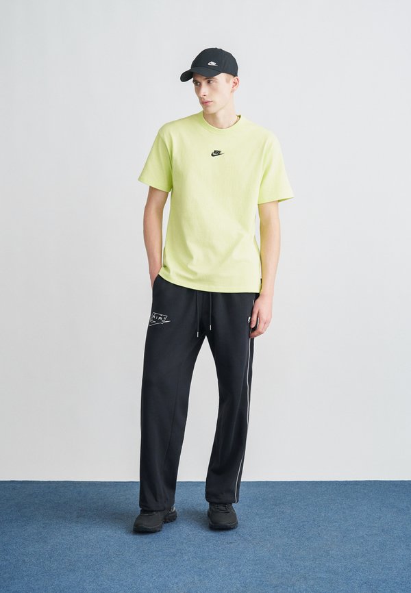 Nike Sportswear TEE