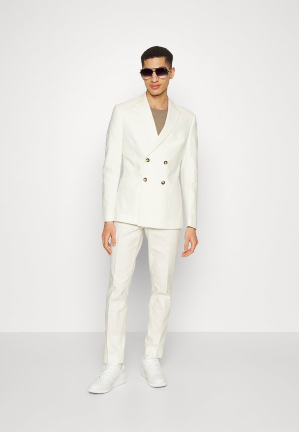 Isaac Dewhirst THE FASHION SUIT