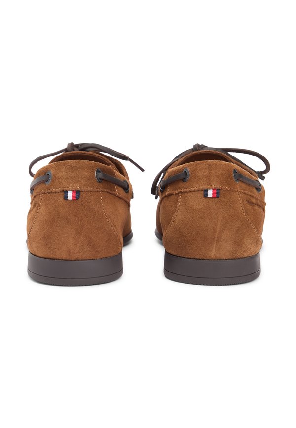 Tommy Hilfiger SUEDE FLEXIBLE SOLE BOAT SHOES