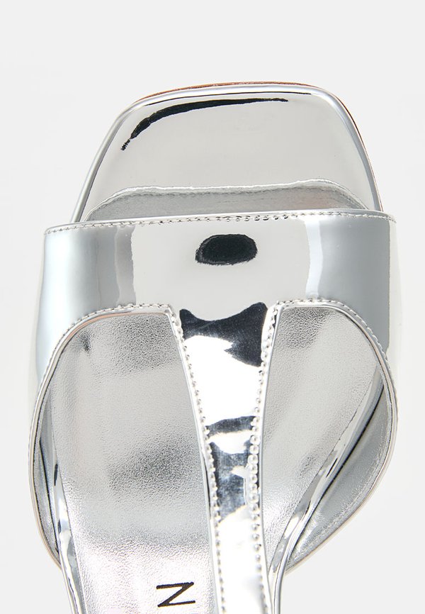 Stuart Weitzman