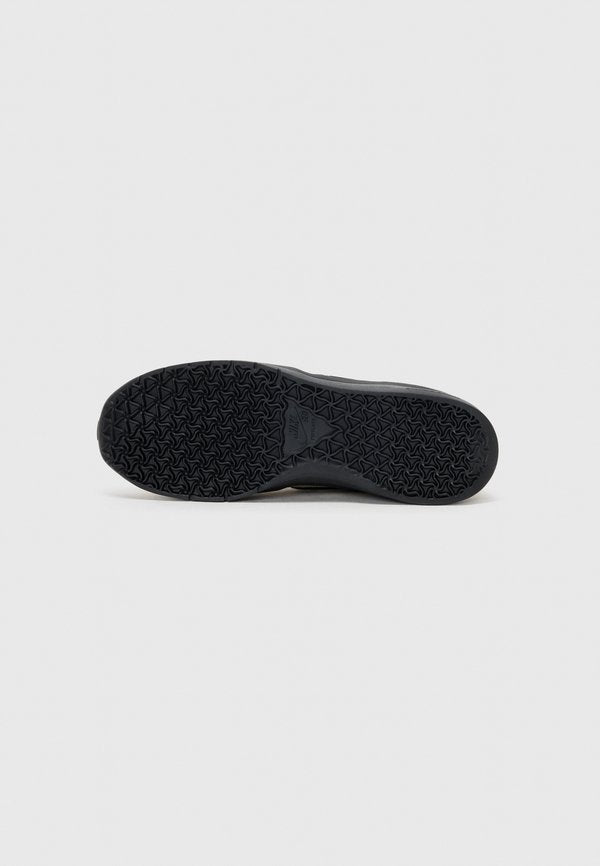 Nike SB PS8 UNISEX