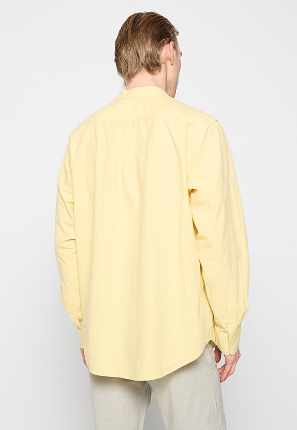 DOCKERS REGULAR FIT
