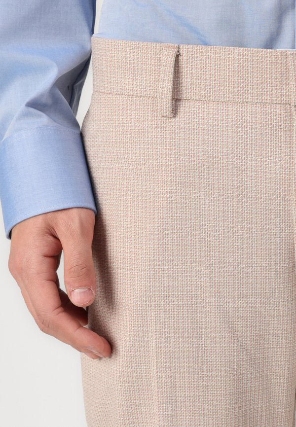 Isaac Dewhirst NOTCH SUIT THREE PIECE SLIM