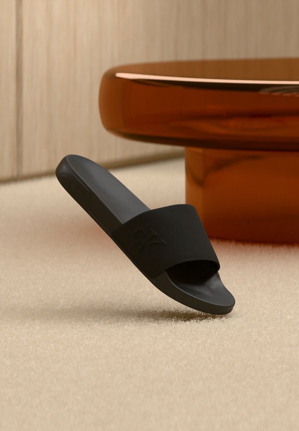 Calvin Klein ESS SLIDE SIDE LOGO - Mules - triple black