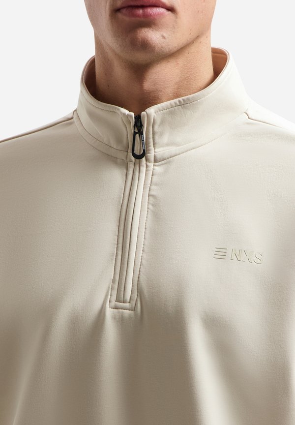 NO EXCESS HALF-ZIP
