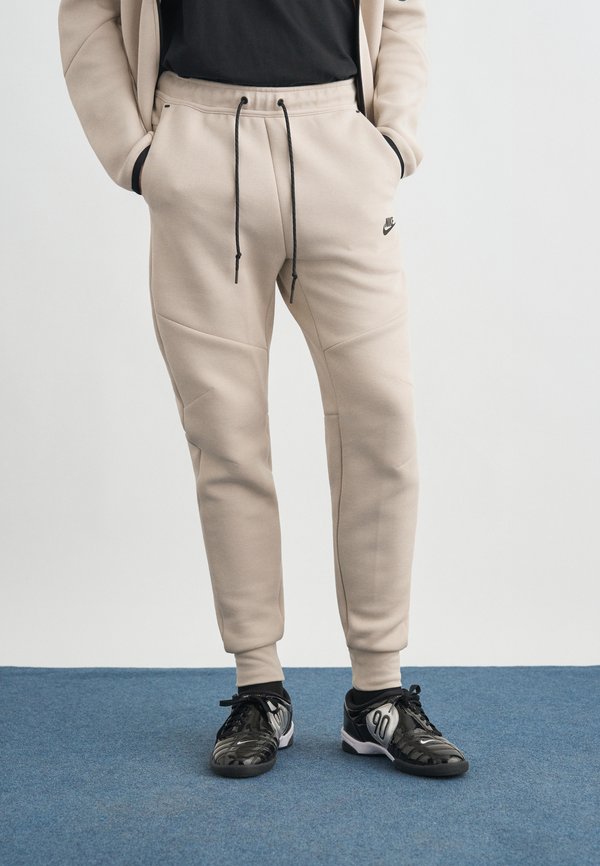 Nike Sportswear Tracksuit bottoms - cream