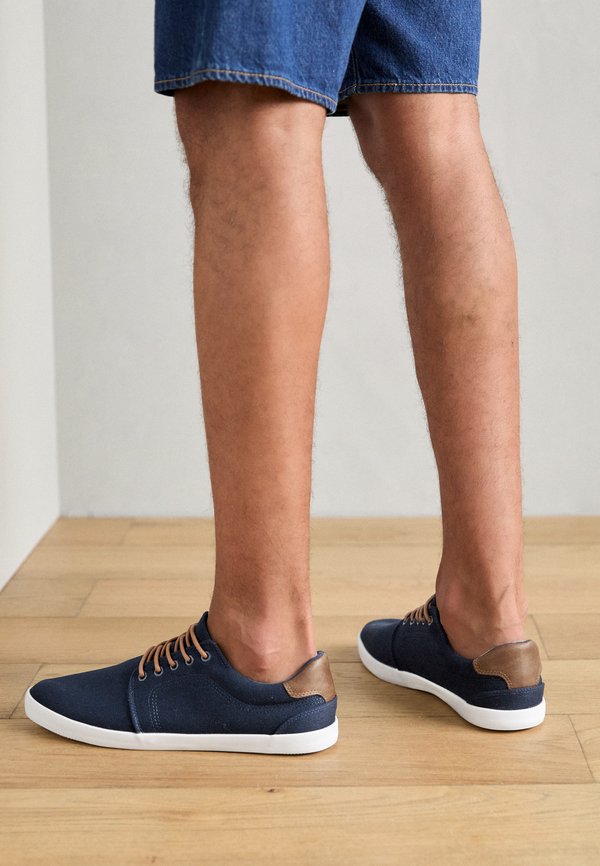 Pier One by Zalando