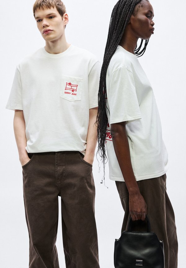 Tommy Jeans 90S GRAFFITI POCKET UNISEX