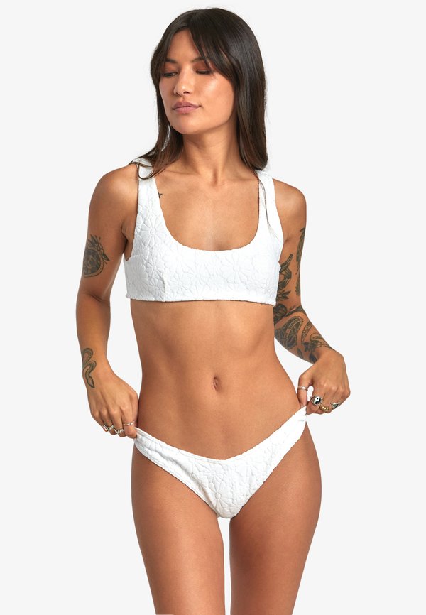RVCA  DOLLY