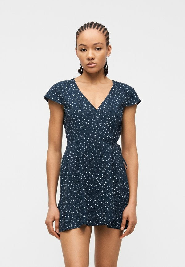 Hollister Co. WRAP