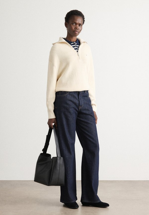 Tommy Jeans MIA SELVEDGE RELAXED STRAIGHT LEG JEANS