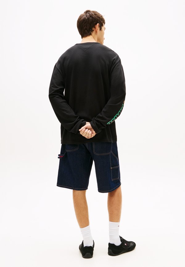 Tommy Jeans PATCH POCKET RELAXED LONG SLEEVE T-SHIRT