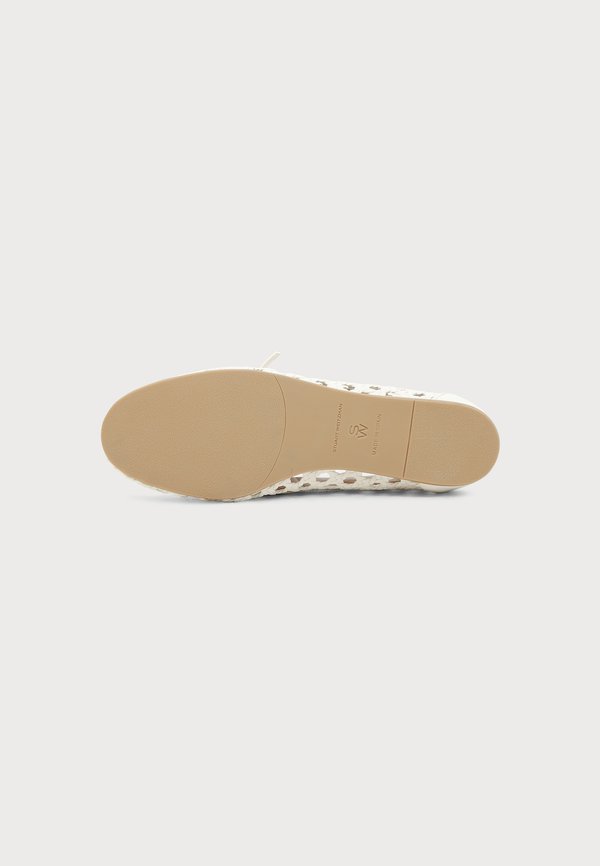 Stuart Weitzman TINSLEY MOCCASIN