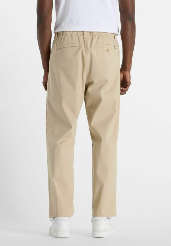 New Balance ATHLETICS RELAXED  - Trousers - stoneware
