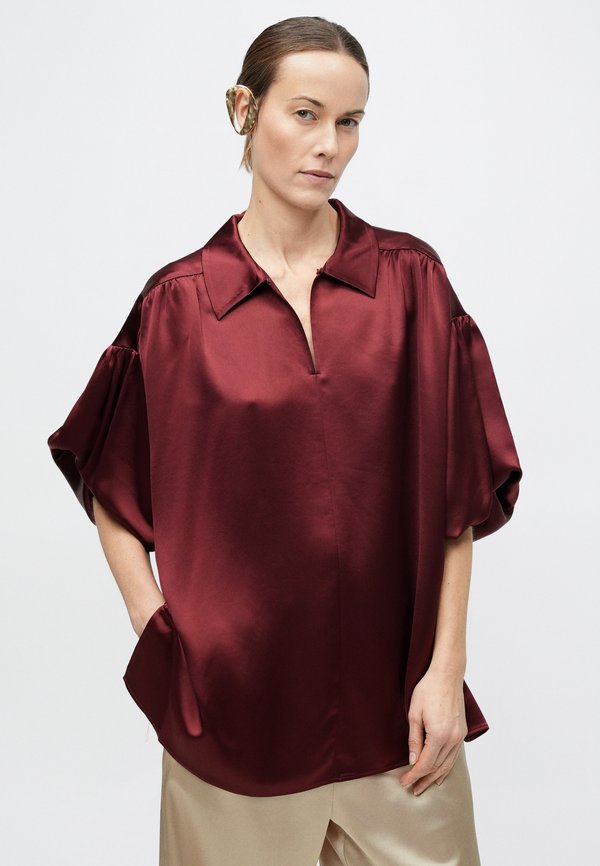 By Malene Birger LEONORA