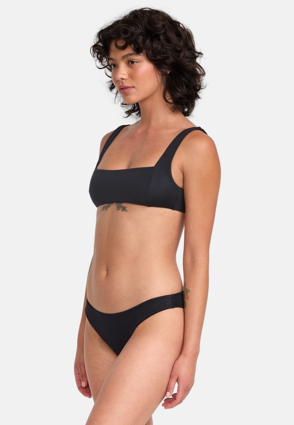 RVCA SOLID SQAURE NECK