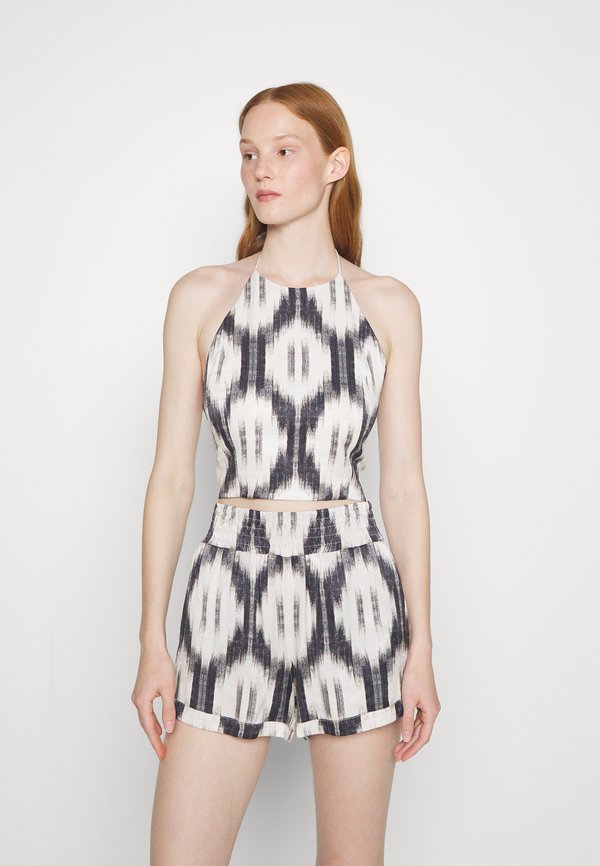 Alice + Olivia