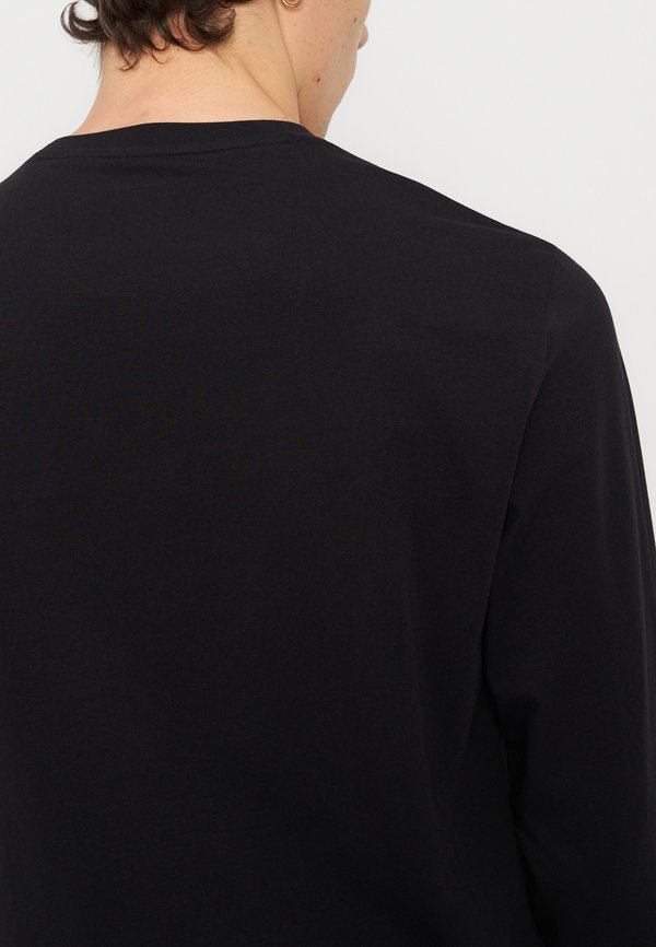 EA7 Emporio Armani