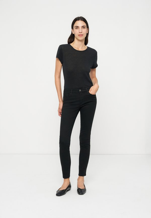Armani Exchange