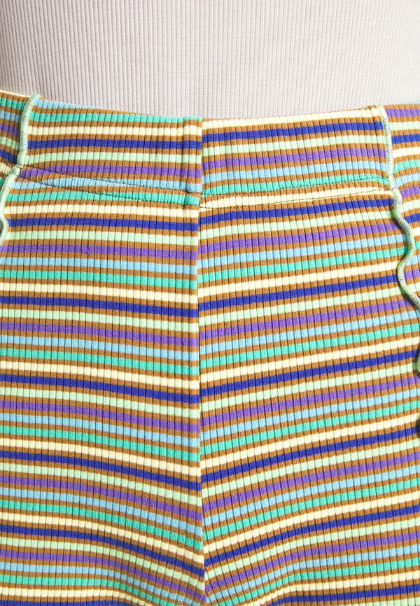 Résumé LOUISERS PANTS