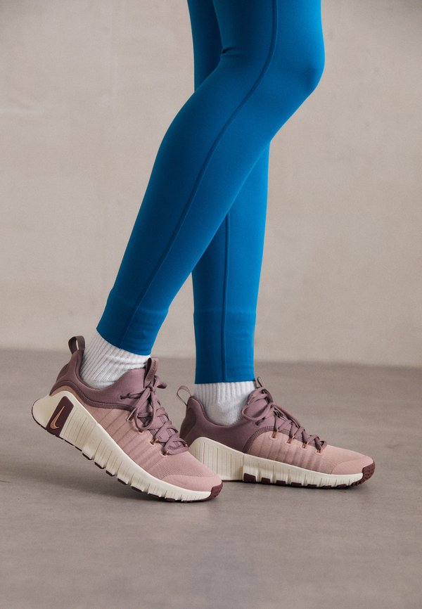 Nike Performance FREE METCON 6 - Training shoe - particle pink/rose gold-coloured/pale ivory/red sepia