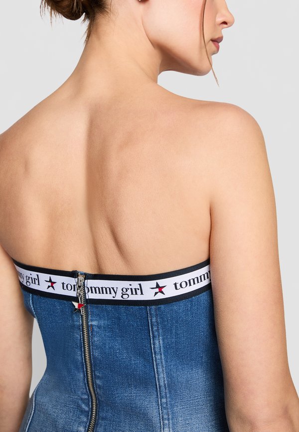 Tommy Jeans EXCLUSIVE TOMMY GIRL TUBE DENIM DRESS