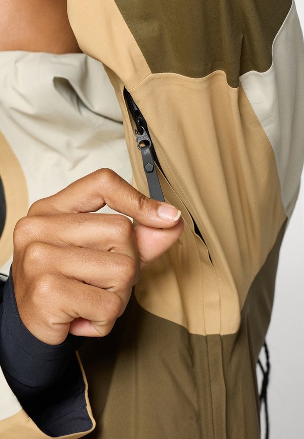 Peak Performance GRAVITY GORE-TEX JACKET