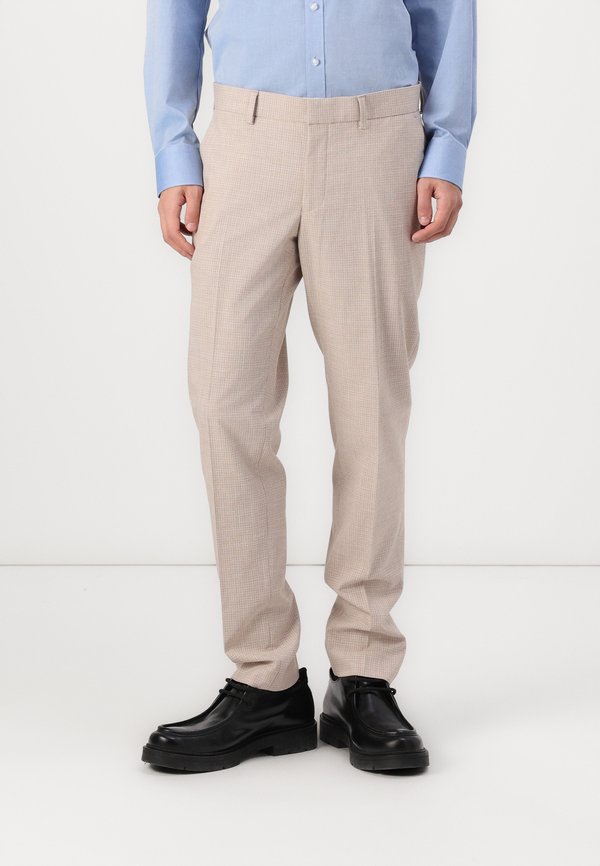 Isaac Dewhirst NOTCH SUIT THREE PIECE SLIM