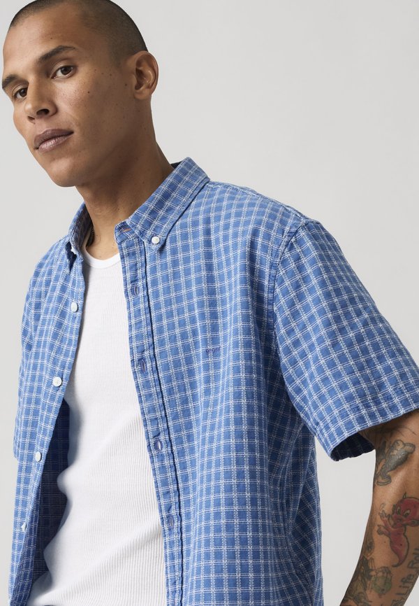 Levi's® AUTHENTIC BUTTON DOWN