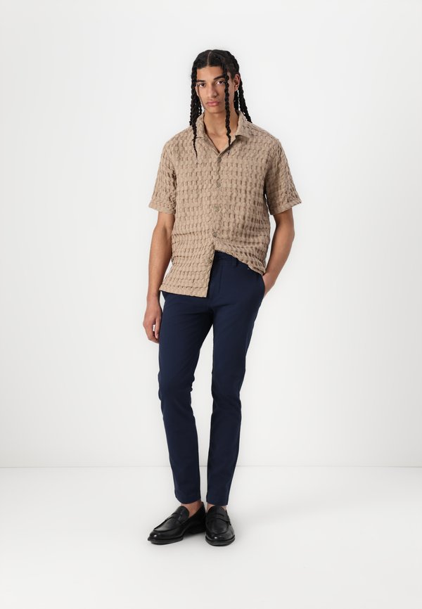 DOCKERS ALPHA SKINNY