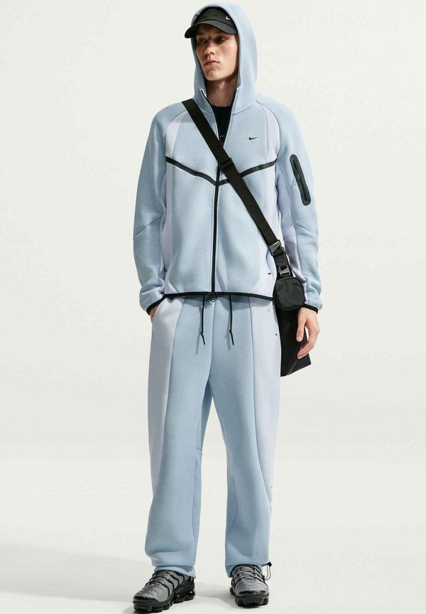 Nike Sportswear M NK TECH FLC PRO CB OH PANT - Tracksuit bottoms - light armoury blue football grey black