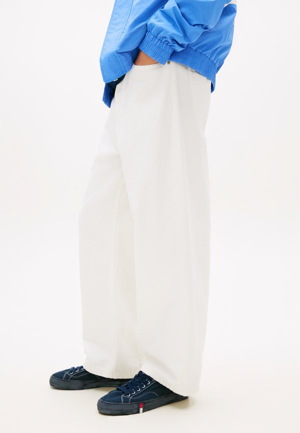 Tommy Jeans THEO LOOSE WHITE JEANS