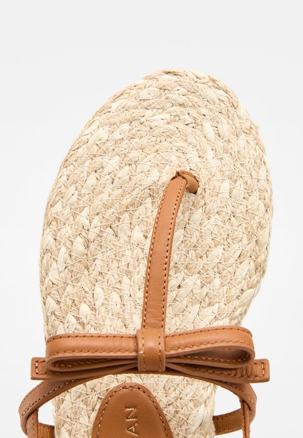 Stuart Weitzman FELICITY