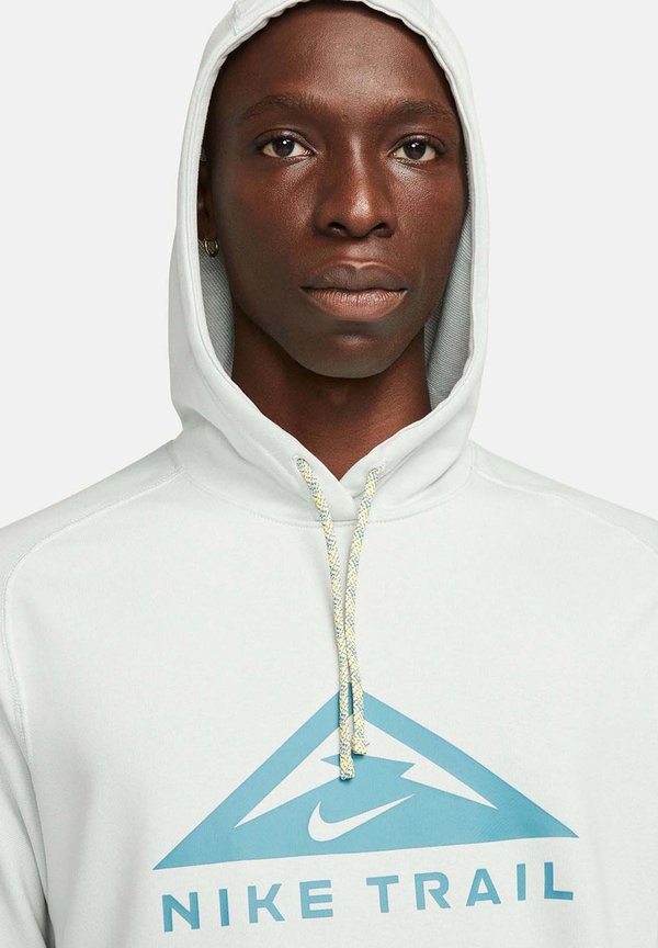 Nike Performance