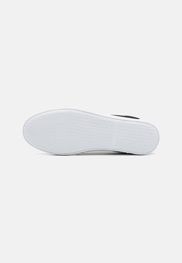Pier One by Zalando