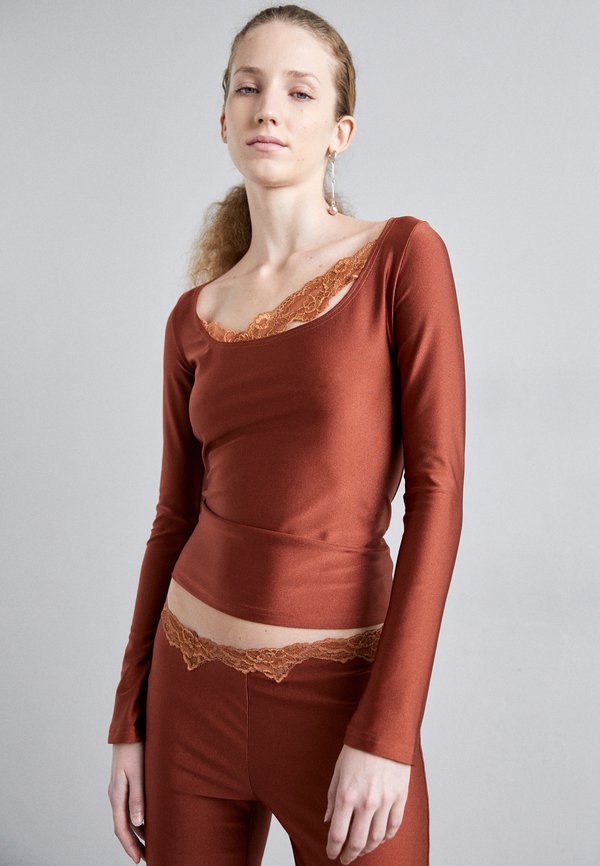 Vaillant WIDE NECK LONG SLEEVE FITTED WITH TRIM