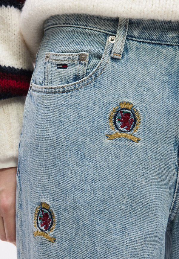 Tommy Jeans EMBROIDERY MID RISE SLIM STRAIGHT LEG JEANS