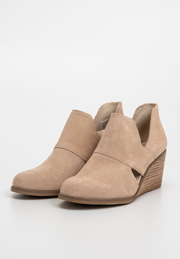 TOMS KALLIE