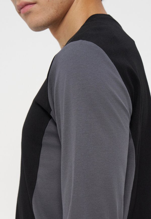 EA7 Emporio Armani