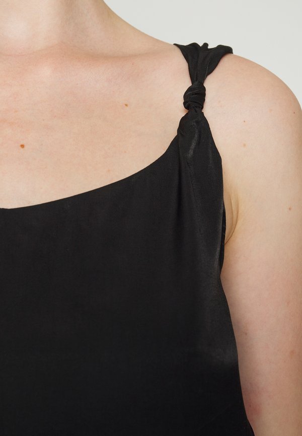 NA-KD LISA LENA KNOT DETAIL FLOWY