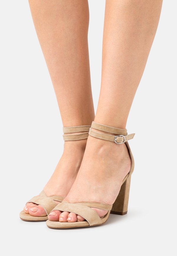 Pier One by Zalando