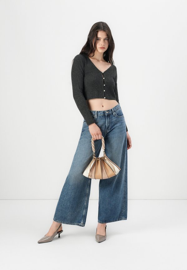 ONLY ONLRICA LIFE V NECK PEARLCARD