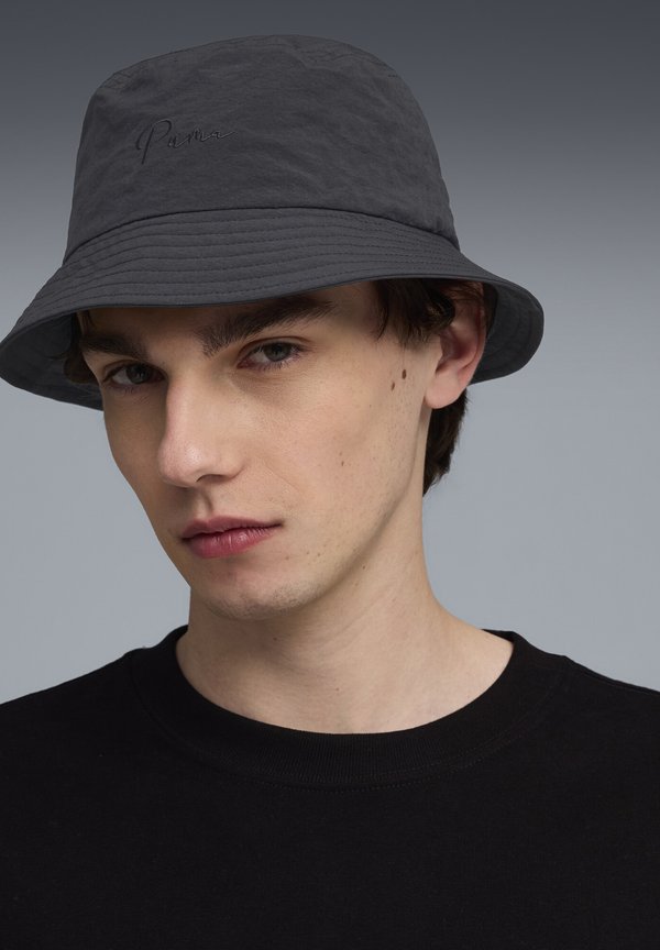 Puma PREMIUM ESSENTIALS SCRIPT ANGLERHUT UNISEX - Hat - black
