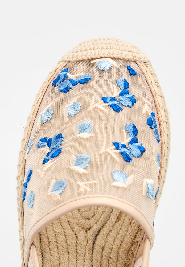 Stuart Weitzman BAREITALL