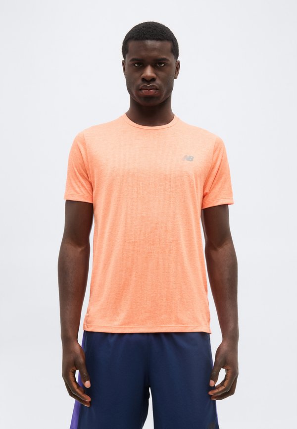 New Balance NB ATHLETICS RUN T-SHIRT - Basic T-shirt - tangerine heat/slate grey