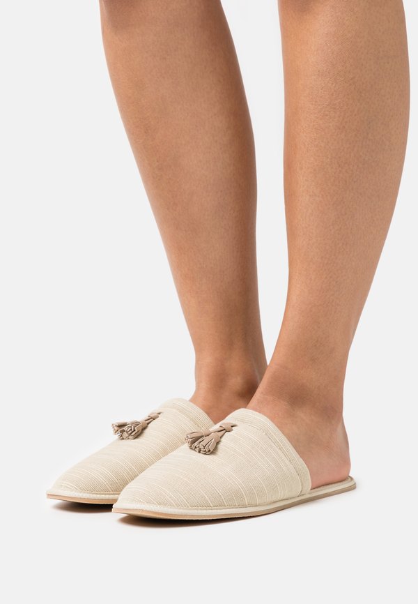 Chatelles SOFT SLIPPER WITH TASSEL