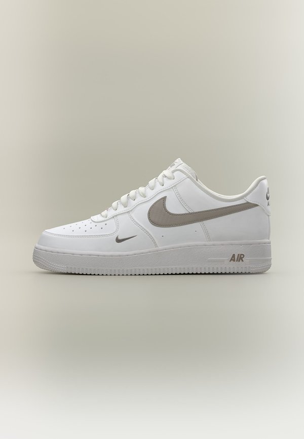 Nike Sportswear AIR FORCE 1 07' TECH ESS - Trainers - white/college grey